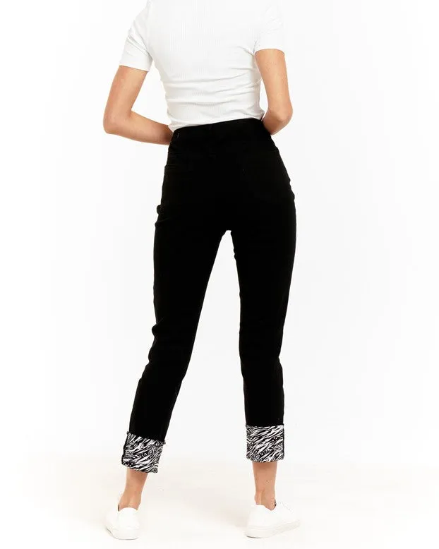 BETTY BASICS - Remi Jeans in Black with a Printed Cuff