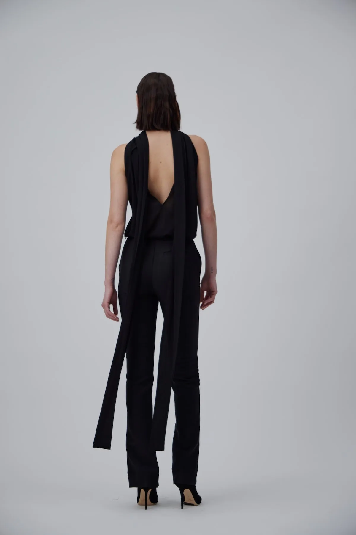 STRAIGHT HEIGHT WAISTED PANTS IN GLOSSY BLACK